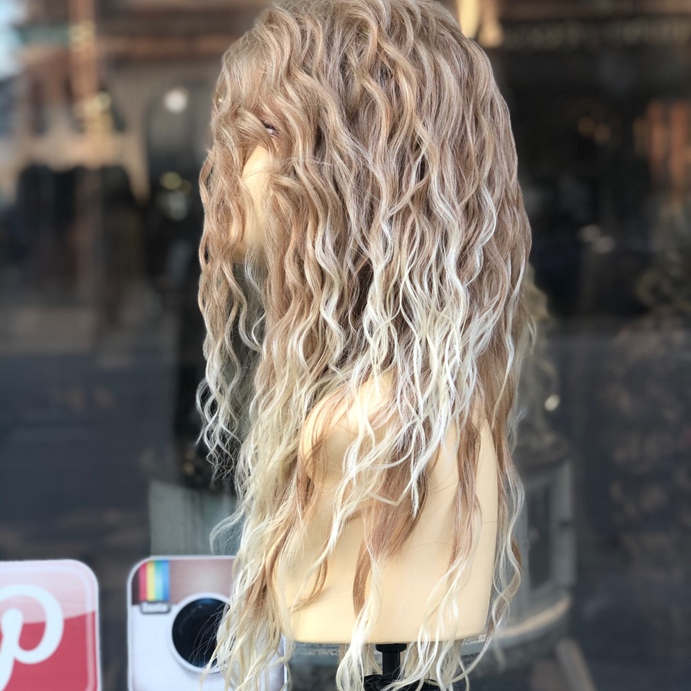 Long Honey Blonde Ombre Soft Swiss Lace Front Wig 2026 - Picture 3 of 8